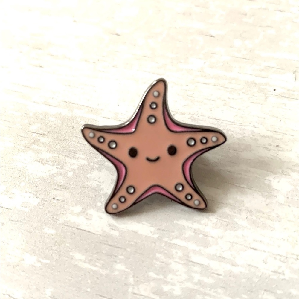 Starfish Enamel Pin Ocean Animals Pink Five Star Fish Cute Face Pins NEW